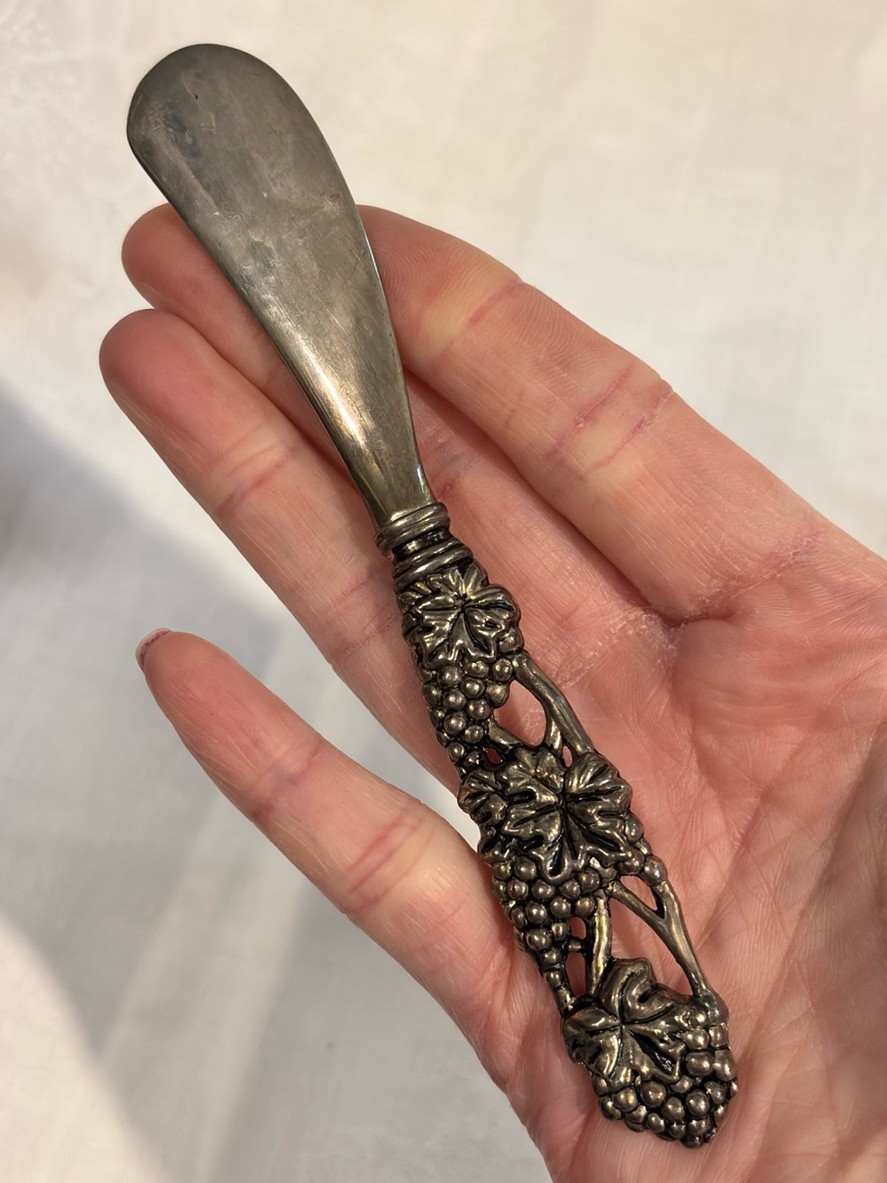 Vintage Grape Vine Butter Spreader Ornate Silver Plate Cheese Knife